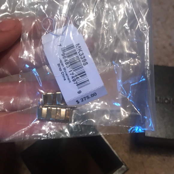 Gold Michael Kors watch - Picture 6 of 7